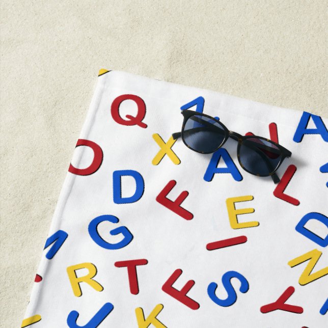 Toalha De Praia ABC Letters Red Yellow Beach Towel (In Situ)