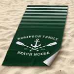 Toalha De Praia Anchor Oars Family Name Beach House Forest Green<br><div class="desc">Âncora náutica e remos cruzados com o nome da família personalizada & Lake ou Beach House em uma Na moda Personalizável Beach Towel. Esta toalha personalizada não só o manterá seco,  como também é uma peça divertida de conversa. Faz um presente de excelente para qualquer ocasião.</div>