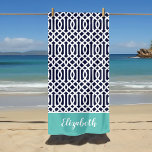 Toalha De Praia Aqua e Marinho Trellis Monograma<br><div class="desc">Esta toalha de praia feita sob encomenda tem um padrão de pré-disquete em azul marinho, turquesa e branco. Personalize-o com seu nome monograma ou outro texto personalizado em uma fonte moderna de script. Use as ferramentas de design para escolher qualquer cor de fundo, editar as fontes de texto e as...</div>