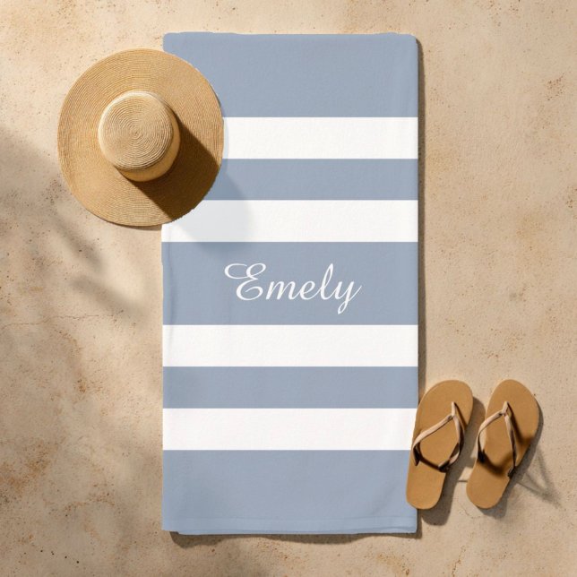 Toalha De Praia Azul moderno seco riscado (Custom Name Modern Dusty Blue Striped Beach Towel)