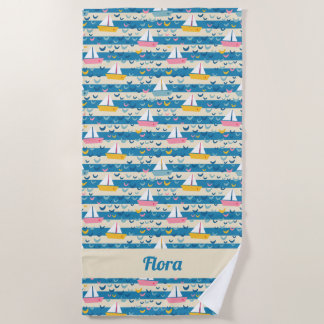 Toalha De Praia Barcos à vela cor-de-rosa felizes em faixas azuis