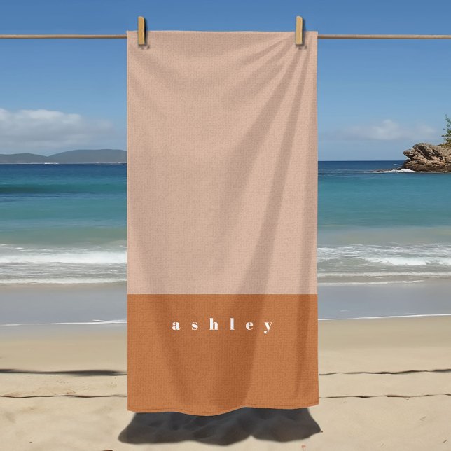Toalha De Praia Bloco de Cores Lâmpadas Personalizado (Pink color block personalized name beach towel.)
