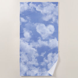 Toalha De Praia Bonito Coração Moldou Nuvem no Céu Azul Feliz