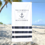 Toalha De Praia Casa de Praia da Família de Âncoras Náuticas<br><div class="desc">A toalha de praia náutica apresenta uma âncora de barco de estilo costeiro e uma design de listras. Personalize o texto personalizado com um sobrenome familiar e uma casa de praia (ou outro título) com o ano estabelecido e o local. Esquema de cor azul-marinho e branco de algodão.</div>