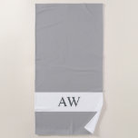 Toalha De Praia Cinza Chic Monograma Branco<br><div class="desc">Cinzas quentes e toalha de praia monogramada branca. A cinza de concreto colorido é usada para esta elegante toalha de praia que você pode personalizar com seu nome de monograma inicial. presente de na moda ou ideia de presente de aniversário para homens, mulheres e crianças. Crie toalhas personalizadas para amigos,...</div>