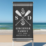 Toalha De Praia Cinza de Monograma da Família Oars de Anchores Náu<br><div class="desc">Anchors náuticos Boat Oars Família Monogramas Cinza Beach Towel. Personalize este design personalizado com seu próprio nome familiar,  ano estabelecido,  cidade e estado. As toalhas de praia de verão perfeitas para sua casa de lago familiar,  casa de chalé,  barco ou casa de praia.</div>