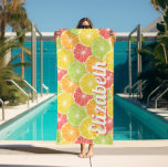 Toalha De Praia Citrus Personalizados Slices Beach Towel<br><div class="desc">Personalizou esta toalha de praia que apresenta fatias de limões,  limões,  laranjas e toranjas. Uma divertida adição à sua casa de praia,  bolsa de praia,  férias de verão ou um presente. CORRESPONDENDO a itens na nossa loja.</div>