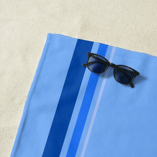 Toalha de praia com faixa azul (In Situ)
