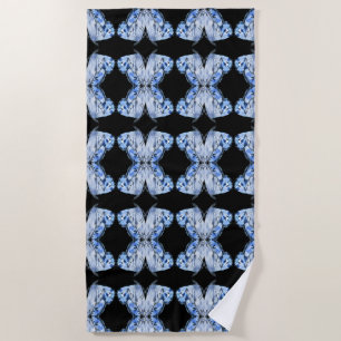 Toalha de praia com padrão espelhado de borboleta