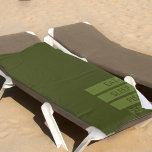 Toalha De Praia Coma Peixes do Sono Repetem Exército Verde e Khaki<br><div class="desc">Toalha verde de praia do exército - perfeita para viagens de pesca ao lago. Esta design moderna e simples tem uma citação de pesca que diz "EAST SLEEP FISH REPEAT" na tipografia moderna em maiúsculas com blocos destacados. A toalha tem uma paleta de cores de dois tons de verde do...</div>
