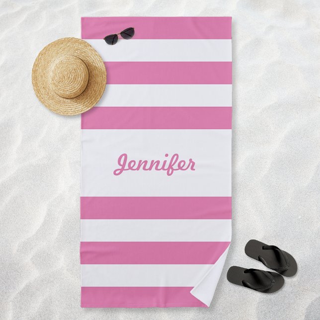 Toalha De Praia Cor-de-rosa-branca e tiras brancas personalizadas (Cute Pink and White Stripes Personalized Beach Towel)