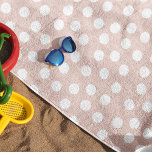 Toalha De Praia Cor-de-rosa pincelado<br><div class="desc">Um simples e elegante design cor-de-rosa, com algumas bolinhas brancas. Facilmente personalizável com seu nome ou monograma.</div>
