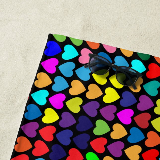 TOALHA DE PRAIA CORAÇÕES DO ARCO-ÍRIS (In Situ)