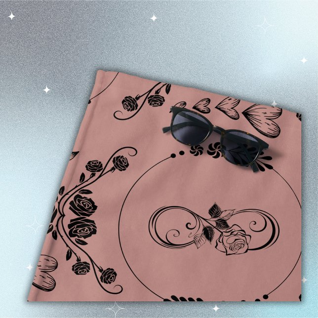 Toalha De Praia Corações Negros Simples, Floral, Infinito na Pluma (Criador carregado)