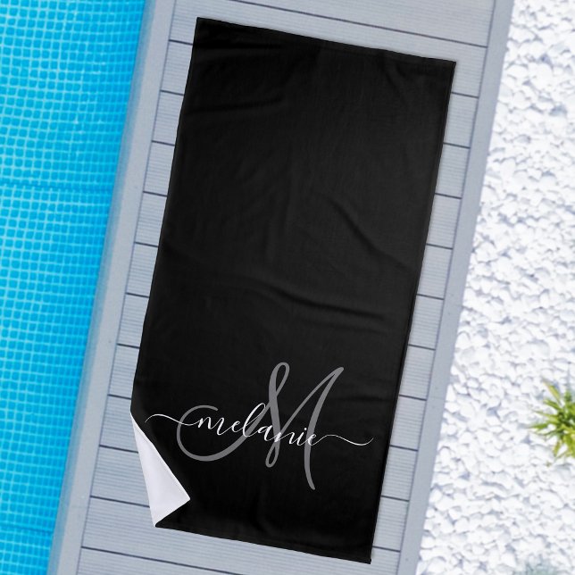 Toalha De Praia Crie Seu Próprio Monograma Personalizado E Script  (Express yourself with this beach towel. You can add your own monogram and name to it.)
