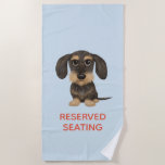 Toalha De Praia Dachshund| Teckel com Texto Personalizado<br><div class="desc">Toalha de praia de Dachshund Lover. Um desenho bonito de um javali e de uma cor bronzeada de Teckel. Visite o Doodle World de Jenn para ver ainda mais produtos com este design Doxie original.</div>