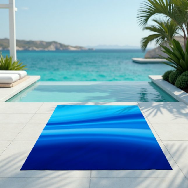 Toalha De Praia Desvio do Azure - Gradiente Dinâmico de Onda Azul (Azure Shift Towel. Wrap yourself in the tranquil, fluid energy of dynamic ocean waves.)