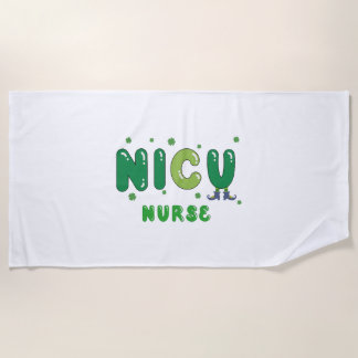 Toalha De Praia Enfermeira da NICU, o design de St. Patrick
