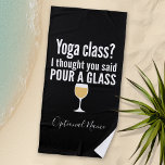 Toalha De Praia Engraçada Citação de Vinho - Classe de Yoga? Puxe<br><div class="desc">Classe Yoga - Eu pensei que você disse para derramar um copo - Um humor bebendo que você pode passar para seus namoradas amorosos de vinho. Faça-os rir com este presente humorístico ou elefante branco. Eu tentei correr,  mas continuei derramando meu vinho.</div>