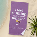 Toalha De Praia Engraçada Citação de Vinho - Eu tentei correr - co<br><div class="desc">Um pouco de humor bebendo que você pode transmitir aos seus namoradas amantes do vinho. Faça-os rir com este presente humorístico ou elefante branco. Eu tentei correr,  mas continuei derramando meu vinho.</div>