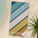 Toalha De Praia Enorme padrão de faixa Retro - nome grande<br><div class="desc">Um padrão de faixa retrorreflectora com 70s inspirou cores e um padrão mínimo. As cores podem ser alteradas. As grandes faixas que correm na diagonal fazem dela um olhar ousado mas mínimo para o seu amigo.</div>