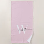 Toalha De Praia Estilo Moderno Rosa Bege Nome Monograma Script<br><div class="desc">Toalha de praia personalizada moderna e elegante cor rosa bege com monograma inicial do nome em letra cursiva. Apresenta um primeiro nome em uma linda tipografia de letra manuscrita com cauda swash (ou caligrafia) com monograma inicial em branco e preto sobre um fundo cor rosa bege. Ótimo presente feminino e...</div>