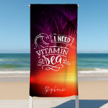 Toalha De Praia Eu Preciso De Vitamina Sea Cute Engraçado Personal<br><div class="desc">Preciso De Uma Torre De Praia Personalizada Engraçada E Engraçada No Mar De Vitamina. Este design apresenta um pôr do sol laranja e roxo com palmeiras.</div>