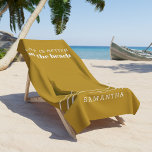 Toalha De Praia Férias de Verão da Família Fresca Dourada<br><div class="desc">Bata na praia arenosa costeira com sua toalha de praia personalizada com um personagem. Apresentando um ditado bonito: "A vida é melhor na praia". Adicione facilmente um nome para torná-lo pessoal,  único e de um tipo. Altere facilmente a cor de fundo clicando no botão "Personalizar isto"</div>