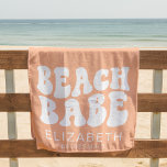 Toalha De Praia Festa de Despedida de Solteira Trendy Peach Cool B<br><div class="desc">Apresentando a toalha de praia Beach Babe Trendy Peach Cool Bachelorette Party - um presente perfeito para despedida de solteira e um acessório essencial para celebrações com tema de praia. Esta toalha de praia personalizada é uma escolha ideal para casamentos de destino, tornando-se um presente único e atencioso para as...</div>