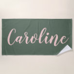 Toalha De Praia Festa de solteira Verde do Sage de Nomes Personali<br><div class="desc">Caligrafia Minimalista Verde-Rosa Esbranquiçada e Floresta Nome Personalizado Toalha de Praia</div>
