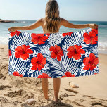 Toalha De Praia Folhagem Tropical Red Floral Hibiscus<br><div class="desc">Esta design apresenta folhagem tropical branca sobre fundo azul marinho com flores de hibisco vermelho vivo. #tropical #floral #flores #hibiscus #elegante #na moda #feminina #padrão #praia #feriado #viagem #natação #natação</div>