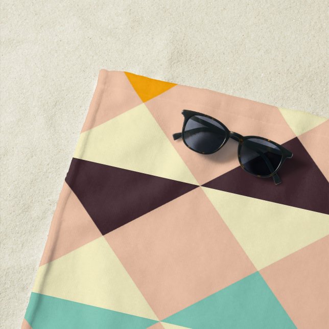 Toalha De Praia Geometric pattern overlapping diamonds & triangle (In Situ)