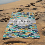 Toalha De Praia Glitter Parecem Sereias Escalas Monograma Coroa Co<br><div class="desc">Este design pode ser personalizado na área fornecida pela alteração da foto e/ou do texto. Ou pode ser personalizado escolhendo o clique para personalizar outra opção e excluir ou alterar a cor do plano de fundo, adicionar texto, alterar a cor ou o estilo do texto ou excluir o texto de...</div>