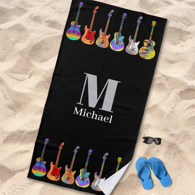 Toalha De Praia Guitarras Psicodélicas Personalizadas Pretas (Guitar pattern custom monogram beach towel with funky psychedelic guitars on black for musicians )