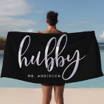 Toalha De Praia Hubby Black and White Newwing Groom<br><div class="desc">Toalha Hubby Black E White,  Nova Groom Beach. Toalha de praia de hubby moderna. Uma toalha de lua de mel perfeita para o noivo. Personalize este design personalizado com seu próprio nome ou texto.</div>