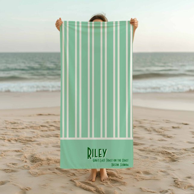 Toalha De Praia Maças de Cabeça Verde com Folha da Cidade (Leaf Green City Chic Stripe Beach Towel)