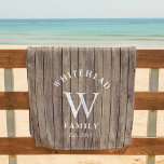 Toalha De Praia Madeira Rústica Monograma<br><div class="desc">Este design rústico tem um fundo de madeira e um monograma familiar.</div>