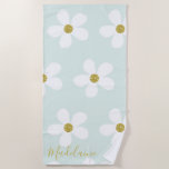 Toalha De Praia Margarida Simples Verde Branca Dourada Pessoal<br><div class="desc">Um bonito design de margarida,  branco,  sobre um fundo verde,  com um elegante centro de ouro. Altere o nome do seu ou remova. De Designs bonitas.</div>