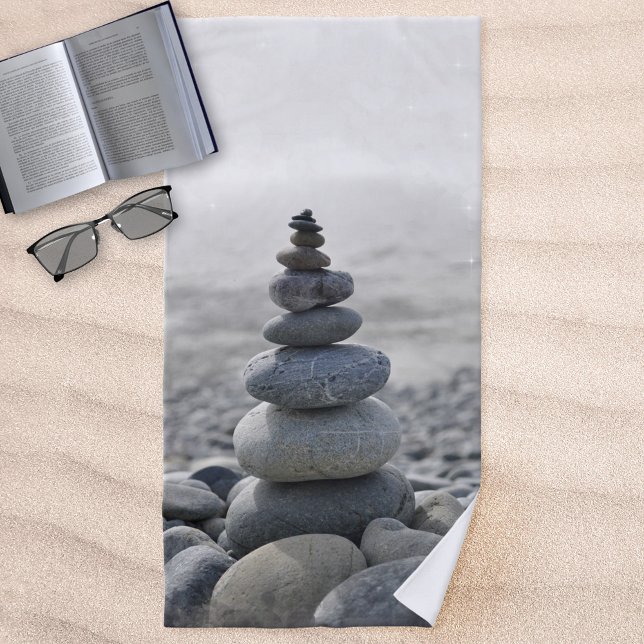 Toalha De Praia Meditação Zen Pebbles Balança de Pedras (Beach towel featuring a stone balance in elegant grey colors. Perfect for dreaming and meditation)