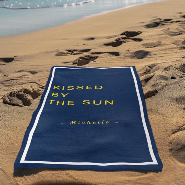 Toalha De Praia Minimalist Personalized Kissed by the Sun (Criador carregado)