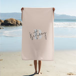 Toalha De Praia Monograma Cor-de-Rosa Espelho Moderno Elegante<br><div class="desc">Um design de monograma manuscrito em estilo elegante em tipografia de escrita casual informal preta sobre uma letra inicial cor-de-rosa-claro e cor-de-rosa escura. O texto pode ser facilmente personalizado para um design tão exclusivo quanto você!</div>