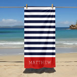 Toalha De Praia Monograma das tiras Vermelhas e Marinhos<br><div class="desc">Esta toalha de praia personalizada tem um padrão de stripe horizontal pré-definido em azul marinho, vermelho e branco. Personalize-o com seu nome monograma ou outro texto personalizado em uma fonte serif moderna. Use as ferramentas de design para escolher qualquer cor de fundo, editar as fontes de texto e as cores...</div>