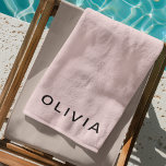 Toalha De Praia Monograma de nome e cor-de-rosa personalizado | Pe<br><div class="desc">Faça uma declaração na praia ou piscina com esta toalha de praia personalizada na moda. Com um design cor-de-rosa chic pastel com um monograma e nome personalizáveis, esta toalha é a combinação perfeita de elegância e funcionalidade. Feito de material macio e absorvente, é ideal para se soltar ao sol, secar...</div>