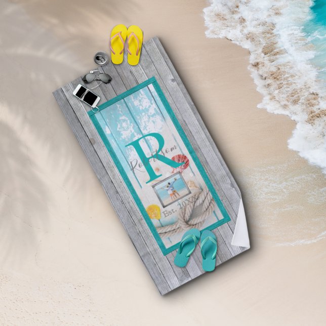 Toalha De Praia Monograma e Foto de Madeira de Praia meteorizada (Criador carregado)