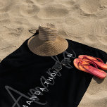 Toalha De Praia Monograma Moderno Elegante Personalizado Com Nome<br><div class="desc">Apresentando nosso monograma moderno e elegante Personalizado com a Name Beach Towel - um acessório chic e na moda perfeito para suas aventuras de soleira ou praia. Essa toalha personalizada de praia combina estilo de moda com um toque de personalização, fazer-a um favor de festa ideal ou um presente pensativo...</div>