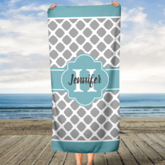 Toalha De Praia Monograma Personalizado de Quatrefoil de Cinza Aqu
