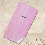 Toalha De Praia Monograma Rosa<br><div class="desc">Esta toalha de praia de na moda apresenta uma aquarela rosa com suas iniciais em tipografia elegante e preta.</div>