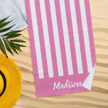 Toalha De Praia Monograma Simples, Cor-de-Rosa Branco<br><div class="desc">Crie a sua toalha de praia personalizada com um nome de monograma elegante de script personalizado e design de padrão de faixa em cor rosa e branca.</div>