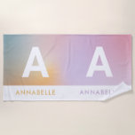 Toalha De Praia Monograma simples de cinza-arco-íris rosa pastel<br><div class="desc">Tipografia moderna,  elegante aniversário de gradação natural da aura pastel,  aniversário,  páscoa,  mães e dias de os pais,  Natal,  graduação</div>
