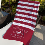 Toalha De Praia Monograma vermelho de baleia náutica<br><div class="desc">Beach Vibes in Cheio Swing: Torres Monográficas de Stripe de Baleia Náutica Entram no balanço da praia vivendo com estas Torres de Praia Monograma de Stripe de Baleia Náutica! Envolvendo com charme costeiro, nossas toalhas oferecem a combinação perfeita de conforto e estilo. São o acessório perfeito para viagens de praia...</div>